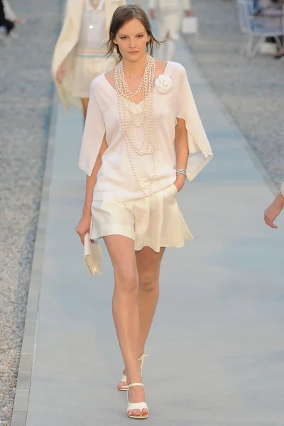 Look 13